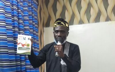KOMI HOUNGLA DÉDICACE SON PREMIER LIVRE CONSACRÉ À LA DÉCENTRALISATION ET AUX DÉVELOPPEMENTS DES COMMUNAUTÉS À LA BASE