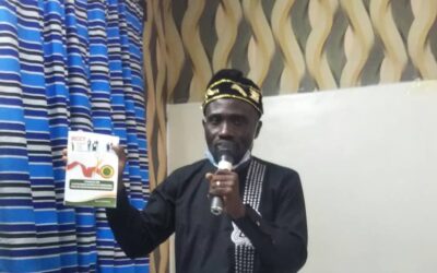 KOMI HOUNGLA DÉDICACE SON PREMIER LIVRE CONSACRÉ À LA DÉCENTRALISATION ET AUX DÉVELOPPEMENTS DES COMMUNAUTÉS À LA BASE