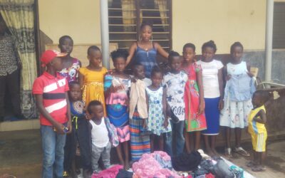L’ARTISTE SEPOPO EMBAUME LE CŒUR DES ENFANTS DE L’ORPHELINAT MDE À LOMÉ