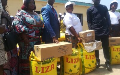 LA SOCIÉTÉ « CIMCO-INDUSTRIE auprès de TOUS » OFFRE D’IMPORTANTS KITS ALIMENTAIRES AUX FEMMES TRANSFORMATRICES DU POISSON DANS LA ZONE PORTUAIRE À LOMÉ