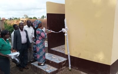 COMMUNE AGOENYIVÉ 4 : BIENFAISANCE PUBLIQUE DE L&rsquo;ONG « SALUT » AVEC UNE LATRINE PUBLIQUE