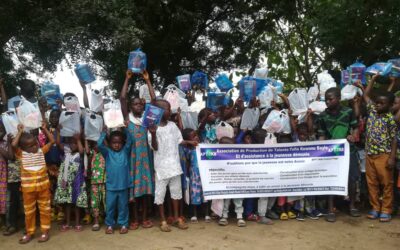 L&rsquo;ASSOCIATION DE PRODUCTION DE TALENTS-TOFIA KUWONU BAYLE ET D&rsquo;ASSISTANCE À LA JEUNESSE DÉMUNIE (APT-TKB) DISTRIBUE DES KITS SCOLAIRES DANS LE VILLAGE D&rsquo;AMENUKPOÉ (AVÉ)