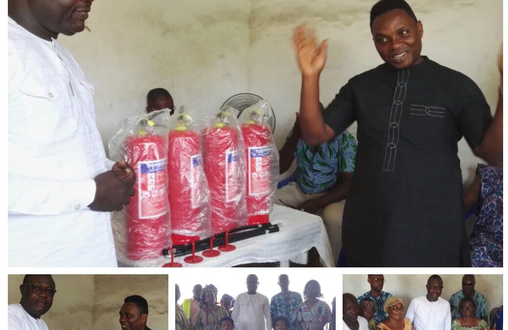 *POLITIQUE : PIÈRRE HOR PRÉSIDENT DU MOUVEMENT POLITIQUE « FORÊT SACRÉE » POURSUIT SA CAMPAGNE DE DISTRIBUTION DES EXTINCTEURS. LES MARCHÉS D&rsquo;AKODESSÉWA ET D&rsquo;AHLIGO VISITÉS*