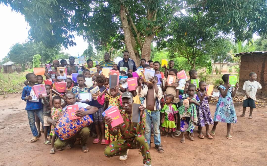 BAS MONO : LE GROUPE D&rsquo;ÉVANGÉLISATION LE MOISSONNEUR A FAIT DON DE KITS SCOLAIRES AUX ÉLÈVES DE MOSSI KOPE À AFAGNAN-GBLÉTA.