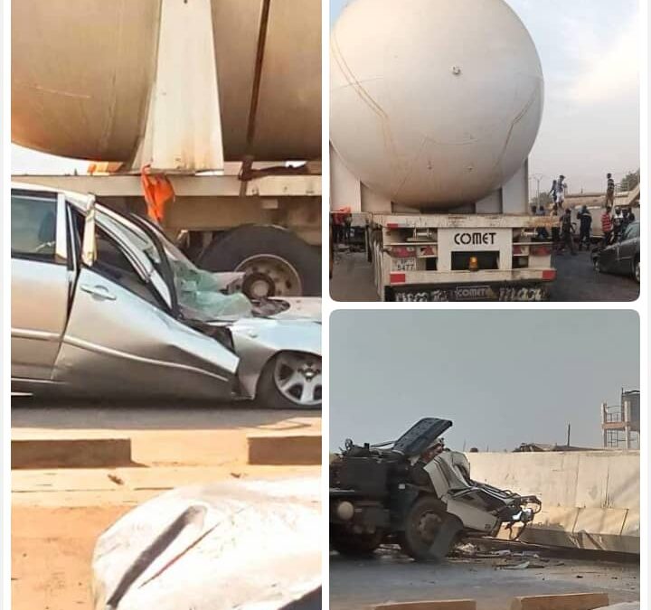 UN CAMION GROS PORTEUR FAIT DESCENDRE LA PASSERELLE D&rsquo;AGOÉ ZONGO. D&rsquo;IMPORTANTS DÉGÂTS SIGNALÉS