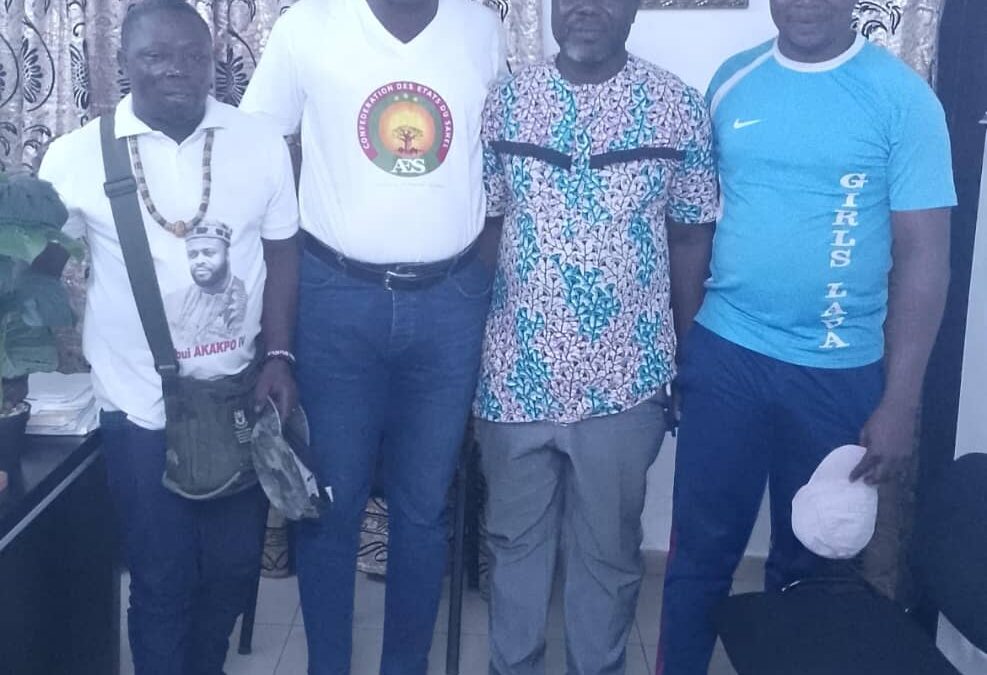 PASTEUR EDOH KOMI PREMIER ADJOINT AU MAIRE DE LA COMMUNE DU GOLFE 2 SYMPATHISE AVEC UNE DÉLÉGATION DU SYNACTRIP- TOGO POUR L&rsquo;INTÉRÊT SOCIÉTAL