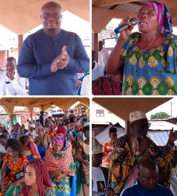 GOLFE 2 : LE MAIRE KONOU NUKAFU À L&rsquo;ÉCOUTE DE SA POPULATION DANS LE MARCHÉ D&rsquo;ATTIEGOU TOGO 2OOO