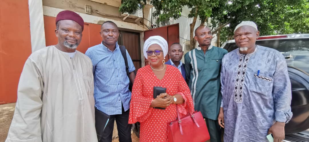 MANIFESTATIONS DU 5 au 6 JUIN À LOMÉ : DAME BRIGITTE KAFUI ADJAMAGBO JOHNSON À LA TÊTE D&rsquo;UNE DÉLÉGATION DE PARTIS POLITIQUES ET OSC VISITE LA BRIGADE DE RECHERCHE DE DJIDJOLE